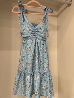 Tiered Floral Tie-Shoulder Dress in Light Blue.  Size small. Like new